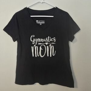 Gymnastics Mom V Neck T-shirt Black Size Medium Short Sleeve